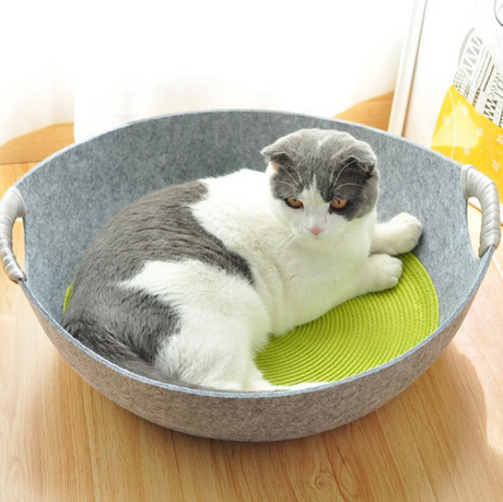 Premium cat cave with scratching function: security and fun for your cat!