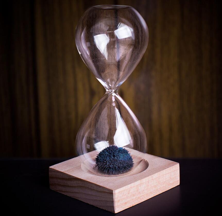 Magnetic time hourglass: A fascinating fusion of tradition and modernity